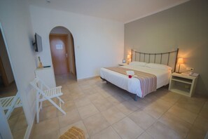 Pimennysverhot, silitysrauta/-lauta, ilmaiset vauvansängyt