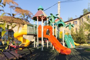 Zona de jocs infantil: a l'aire lliure