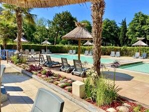 Poolside bar