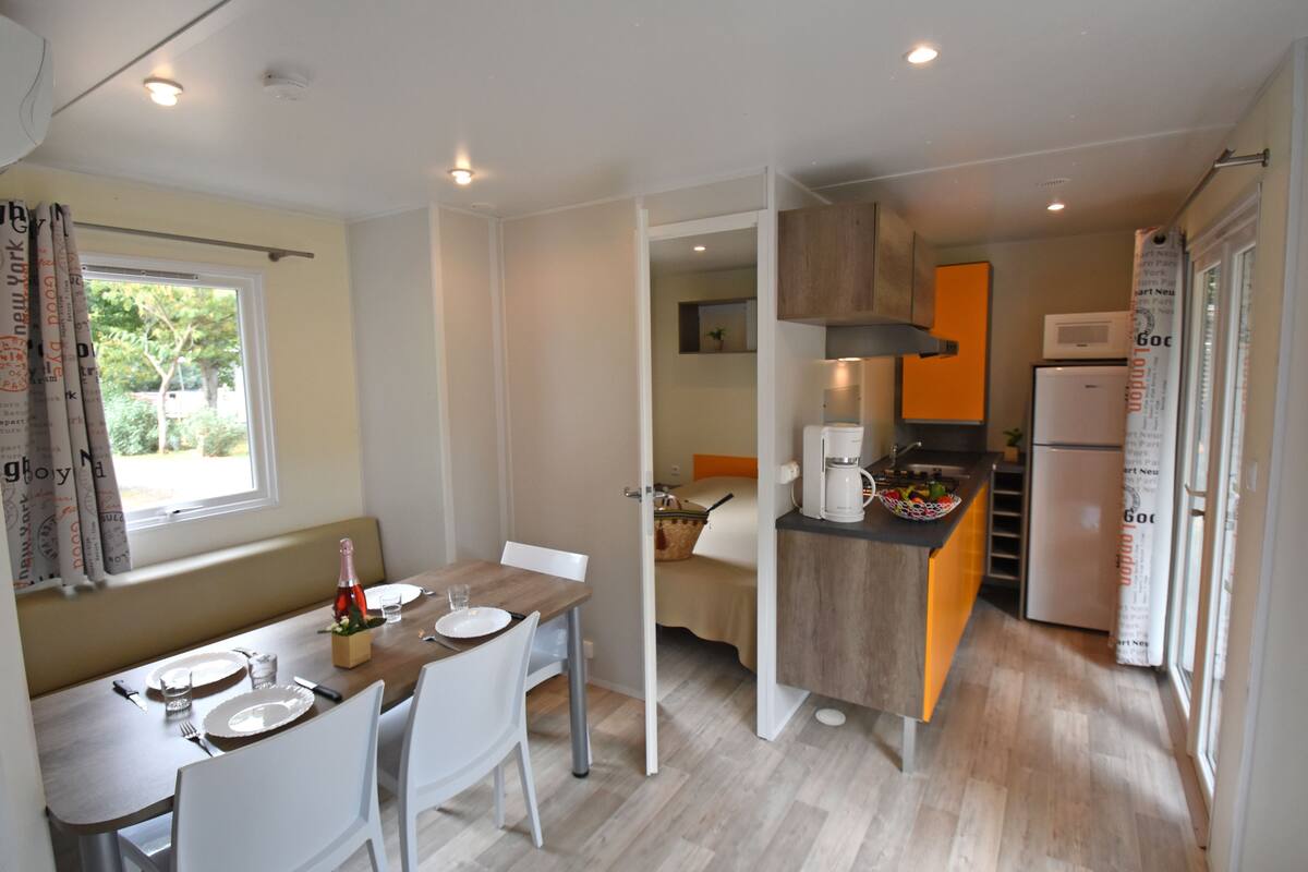 Bungalow Premium, 2 habitaciones | Ropa de cama de alta calidad y cortinas opacas