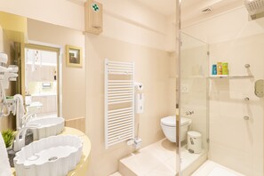 Departamento | Baño | Regadera, regadera con hidromasaje, amenidades de baño gratuitas 
