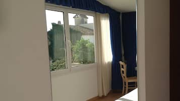 Chambre Double ou avec lits jumeaux | Coffres-forts dans les chambres, bureau, rideaux occultants