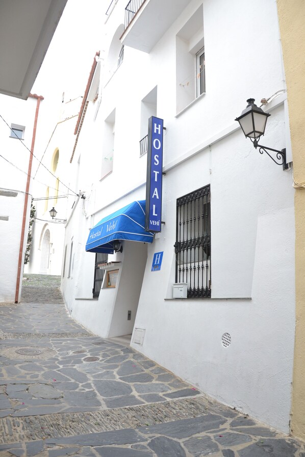 Property entrance - Hostal Vehí (Cadaqués)