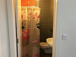 Classic Studio Suite, 1 Bedroom, Accessible, Private Bathroom | Bathroom | Hair dryer, towels - AL Estrela de Ouro (Lisbon)
