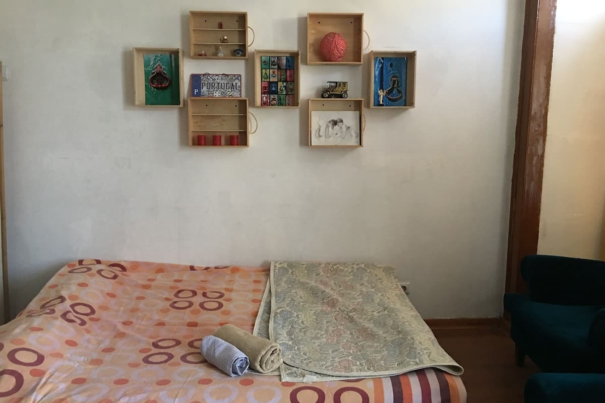 Iron/ironing board, cribs/infant beds, WiFi, bed sheets