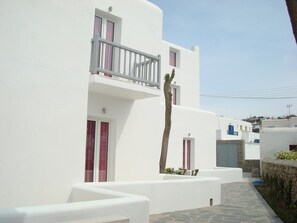 Exterior detail - Elena Studios and Suites (Mykonos)