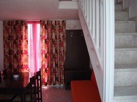 开间 (for 3) | 客房内保险箱、办公桌、隔音、熨斗/熨衣板