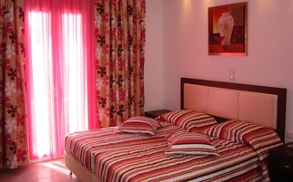 客房内保险箱、办公桌、隔音、熨斗/熨衣板