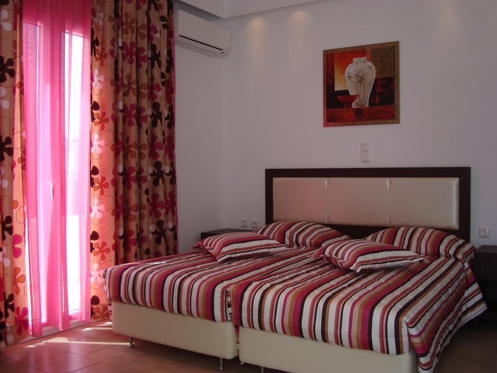 In-room safe, desk, soundproofing, iron/ironing board
