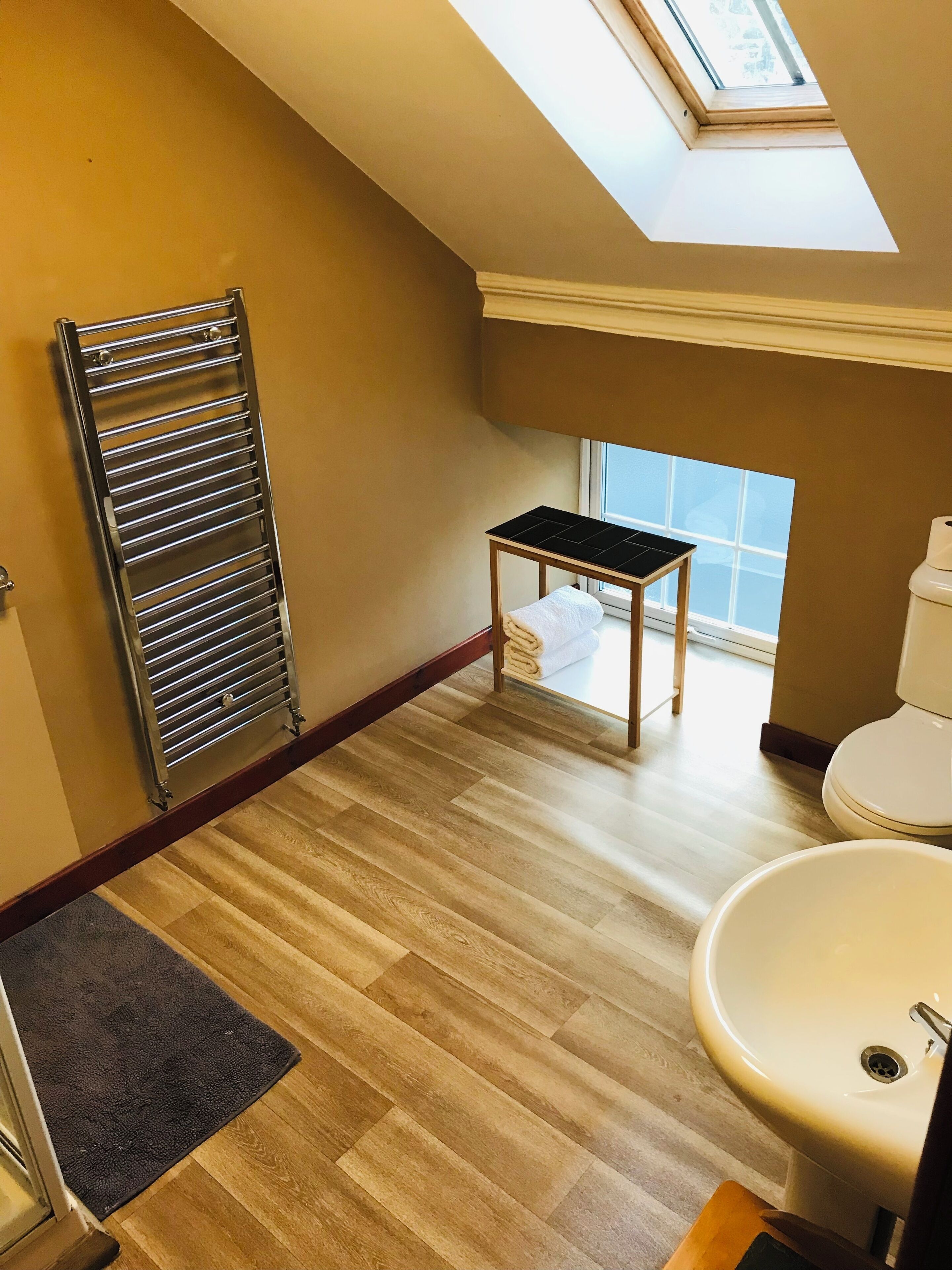 Quarto casal empresarial, suíte (5&6) | Escrivaninha, espaço de trabalho para notebook, quartos à prova de som