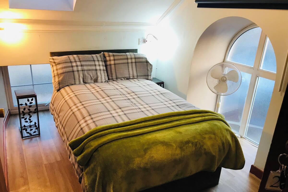 Business Double Room, 1 Katil Kelamin (Double), Ensuite, Mountain View (TWO) | Meja, ruang kerja komputer riba, kalis bunyi, Wi-fi percuma