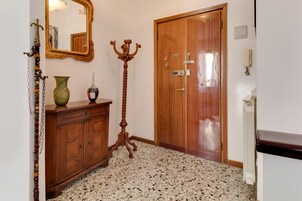 Apartment, 3 Bedrooms | Room amenity