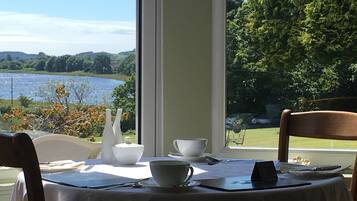 Free daily cooked-to-order breakfast