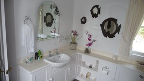 A bathroom with two sinks, a large mirror, and decorative wall mirrors. - Fludha Guest House (Kirkcudbright)