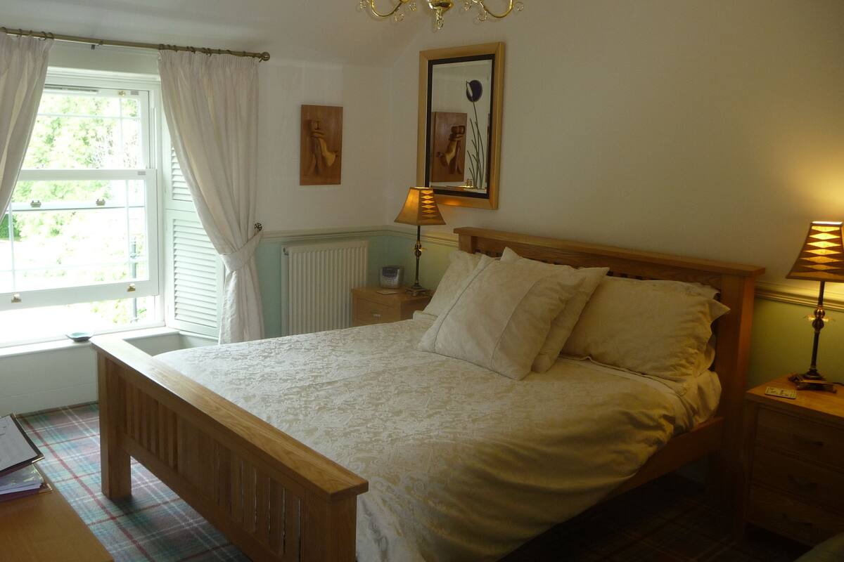 Dubbelrum - 1 kingsize-säng (Room 2) | Gratis wi-fi, sängkläder och rullstolsanpassning