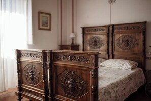 Camera matrimoniale con bagno in comune | Free WiFi, bed sheets - Agriturismo Cerrolungo (La Spezia)