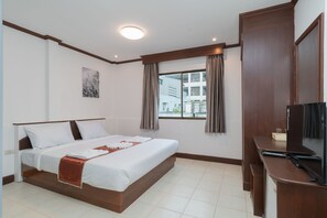 Deluxe King Room | 1 bedroom, in-room safe, desk, blackout curtains - Knock Knock Beach Boutique (Patong)