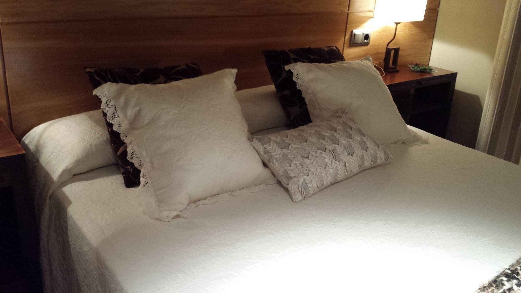 standard double room | in-room safe, desk, blackout curtains, soundproofing