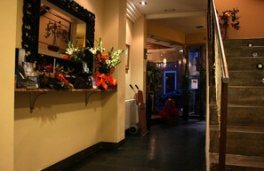 Interior entrance - Hotel Viento del Norte (Ortigueira)