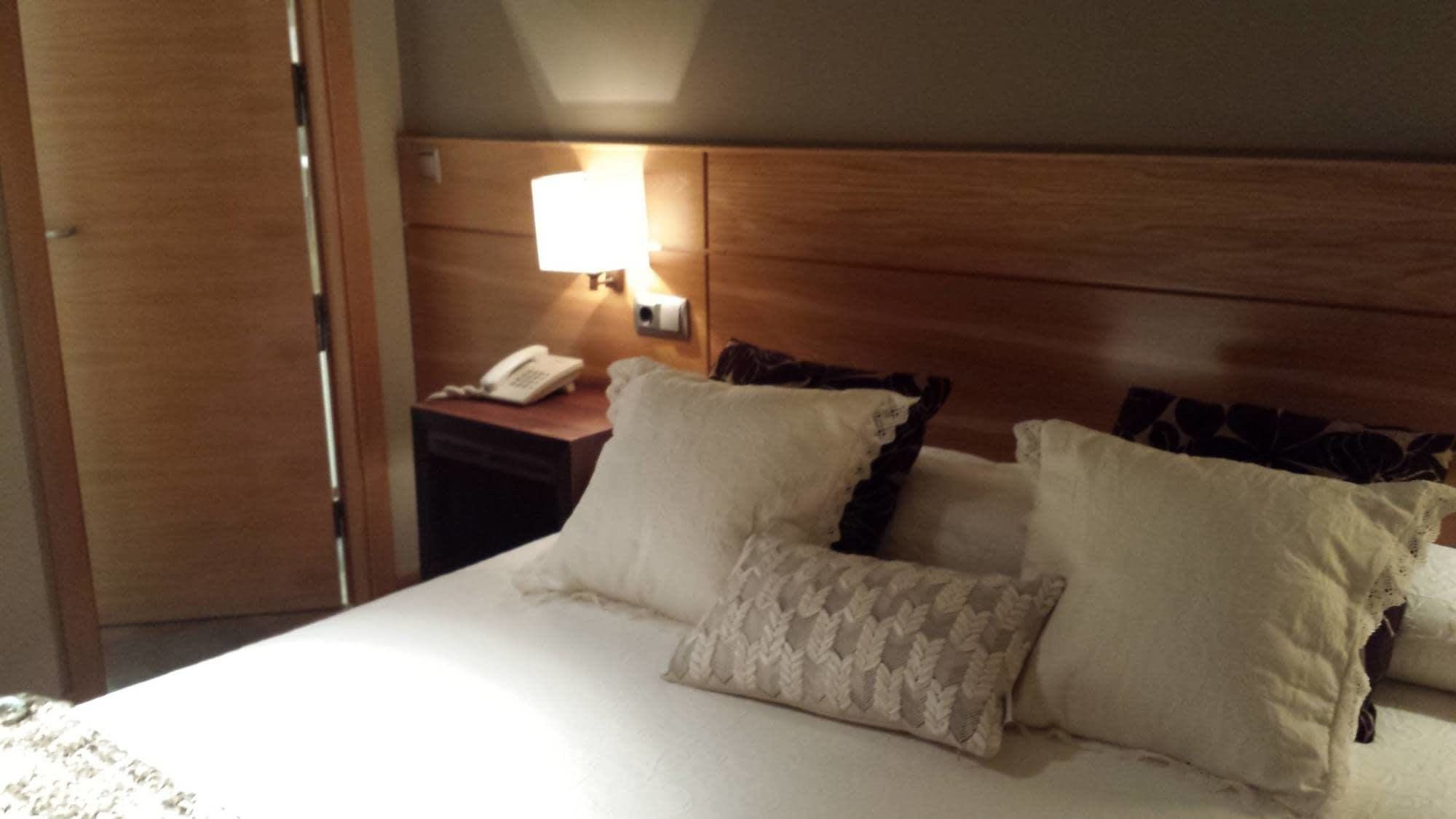 standard double room | in-room safe, desk, blackout curtains, soundproofing