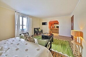 高档床上用品、客房内保险箱、特色装修、特色家居