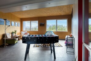 Games room - Brunnhóll Country Guesthouse (Höfn)