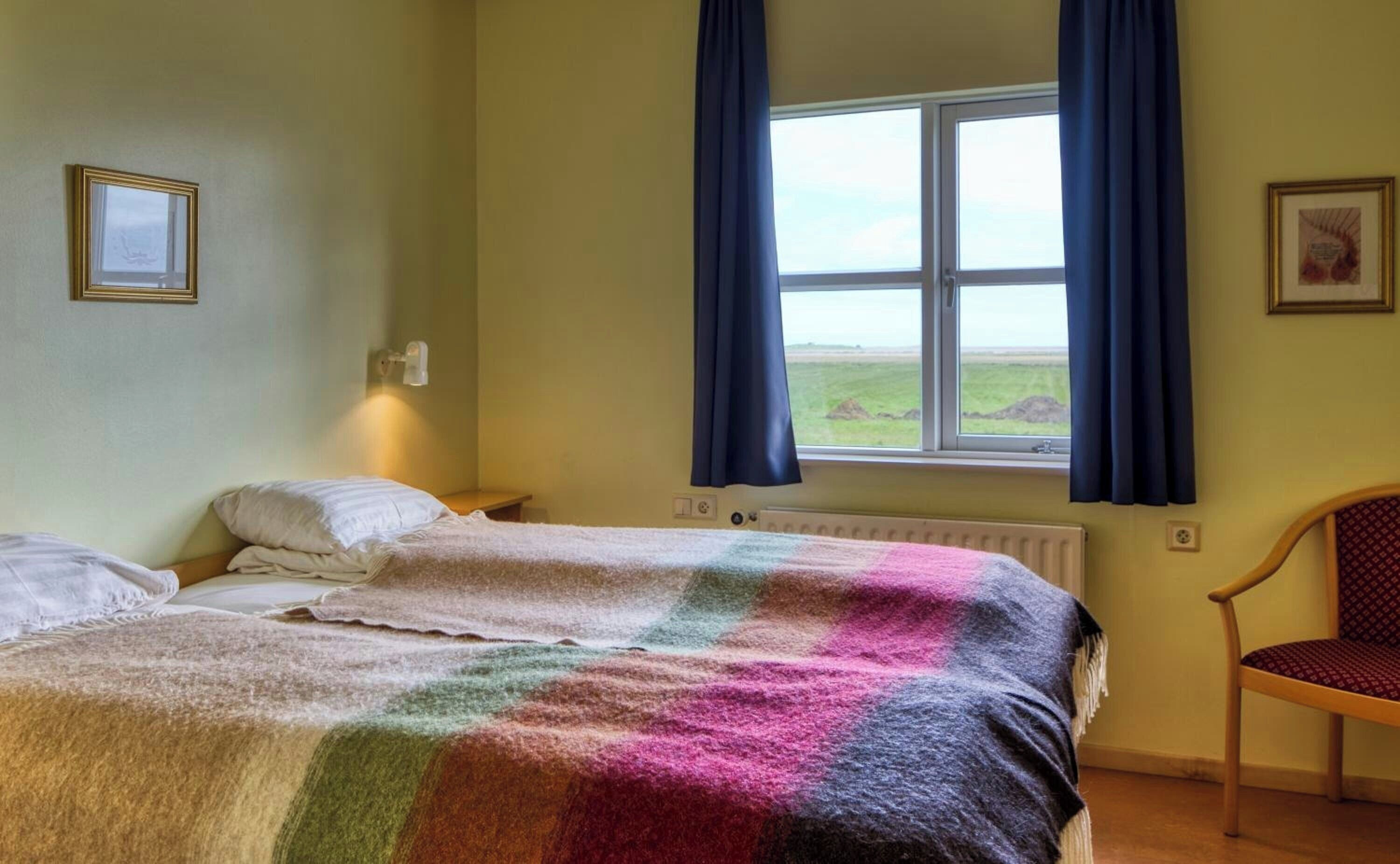 Economy Twin kamer, privébadkamer | Individueel gedecoreerd, een bureau, een laptopwerkplek