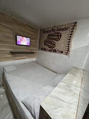 Hypo-allergenic bedding, desk, soundproofing, free WiFi - FURNISHED ON THE BEACH IN SALVADOR WITH AIR CONDITIONING (Salvador)