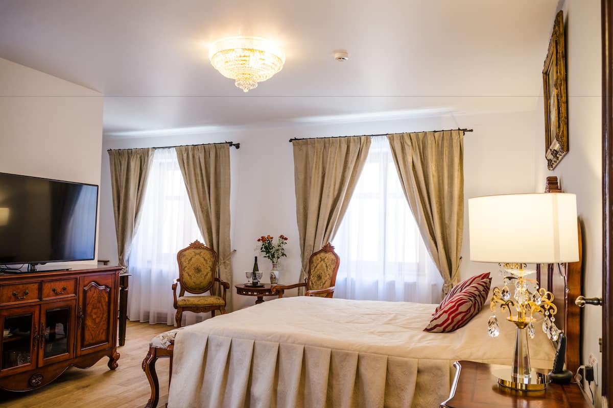Habitación doble, 1 cama King size, para no fumadores | Escritorio, insonorización, wifi gratis y ropa de cama