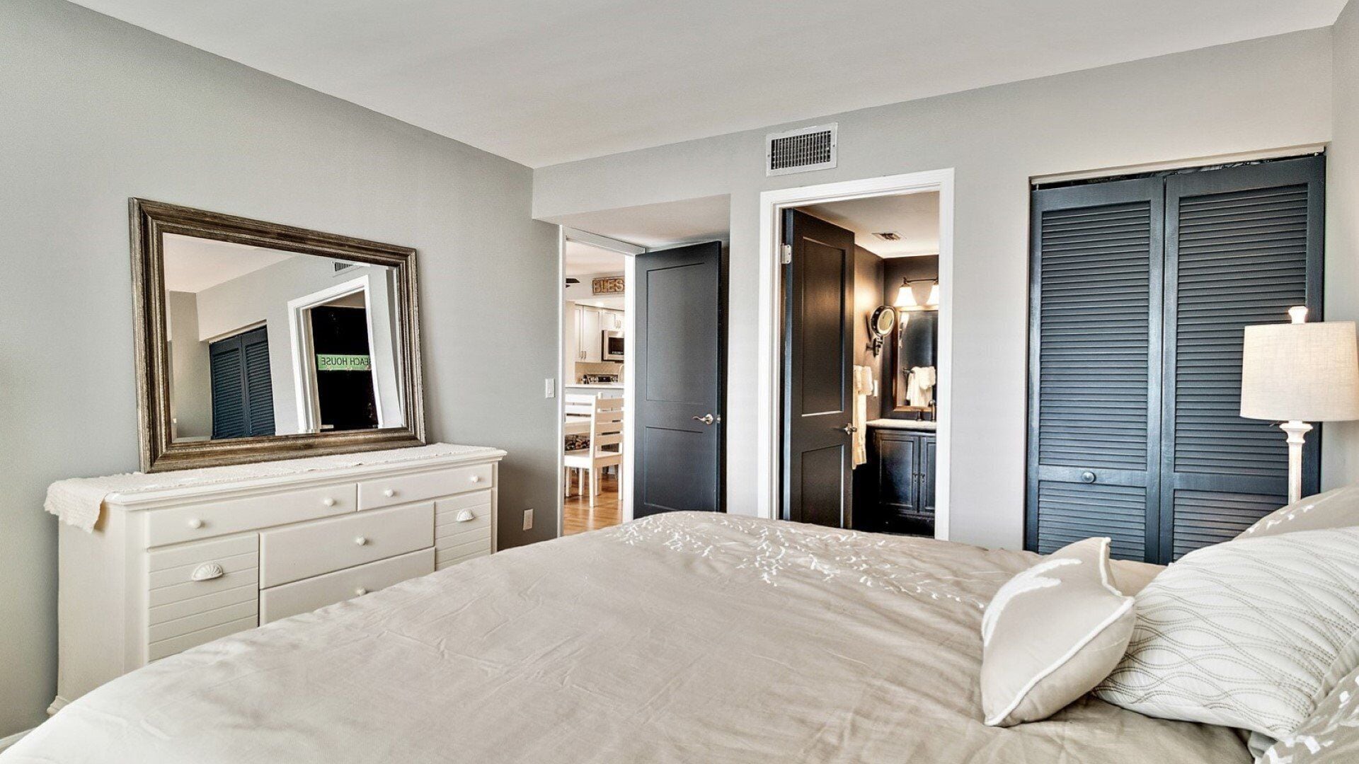 2 bedrooms, desk, iron/ironing board, travel crib