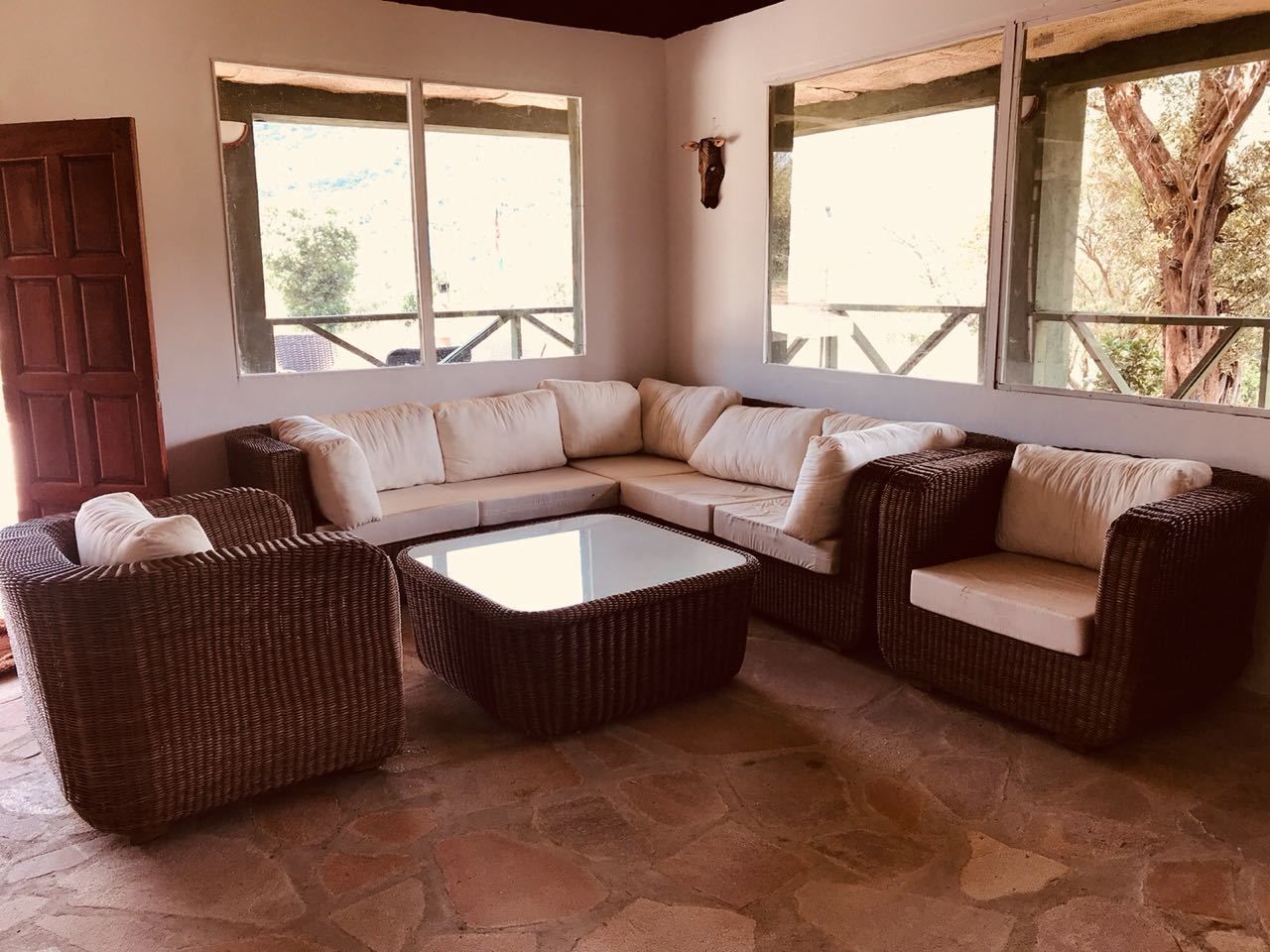 1 dormitorio, caja fuerte, decoración individual y mobiliario individual