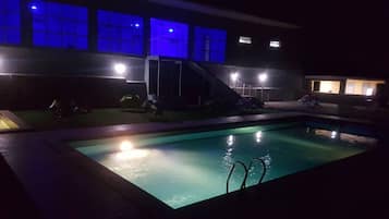 Fachada del alojamiento - Noche
