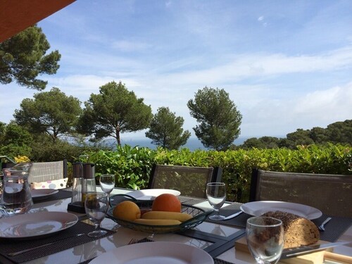 3 bedroom semi-detached house in Sa Riera, Begur. Sea views, terrace and shared pool (Ref:H12)