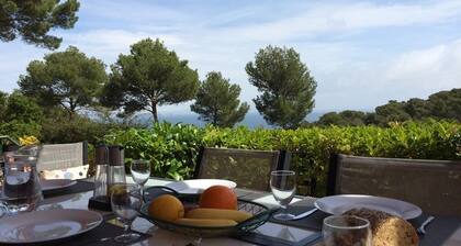 3 bedroom semi-detached house in Sa Riera, Begur. Sea views, terrace and shared pool (Ref:H12)
