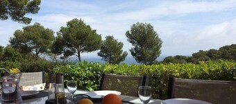 3 bedroom semi-detached house in Sa Riera, Begur. Sea views, terrace and shared pool (Ref:H12)