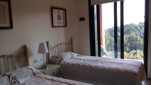 3 室のベッドルーム、アイロン / アイロン台、WiFi、ベッドシーツ