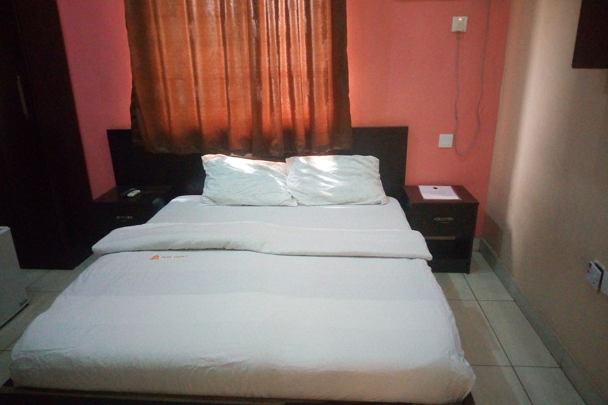 Room (Ebony )