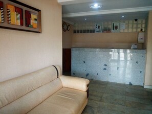 Lobby sitting area - Peak Court Hotels (Ibadan)