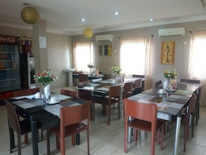 Breakfast, lunch and dinner served - Peak Court Hotels (Ibadan)