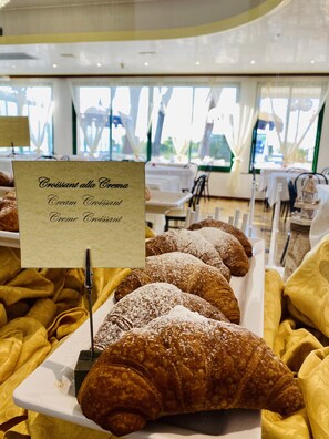 Ilmainen päivittäinen buffetaamiainen 