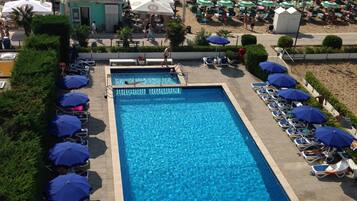 Seasonal outdoor pool, pool umbrellas, sun loungers