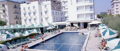 Seasonal outdoor pool, pool umbrellas, sun loungers