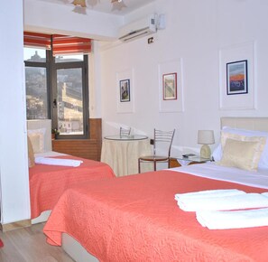 Desk, iron/ironing board, free cribs/infant beds, free WiFi - Hotel The First (Gjirokastër)