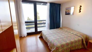 1 bedroom, in-room safe, cots/infant beds, bed sheets