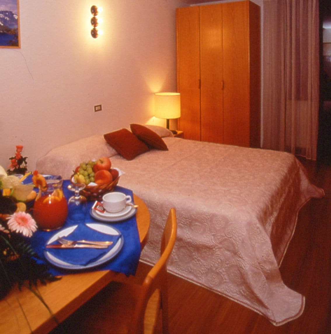 In-room safe, cribs/infant beds, bed sheets