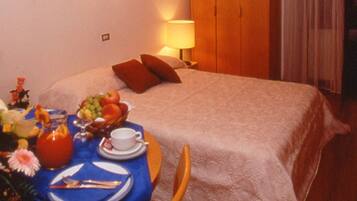 In-room safe, cots/infant beds, bed sheets