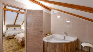 Villa (Joja) | Bathroom | Combined shower/bathtub, hair dryer, towels