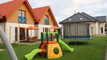 Children’s play area – outdoor