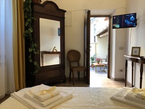 Double Room, Patio | Room amenity - Relais Puccini (Lucca)