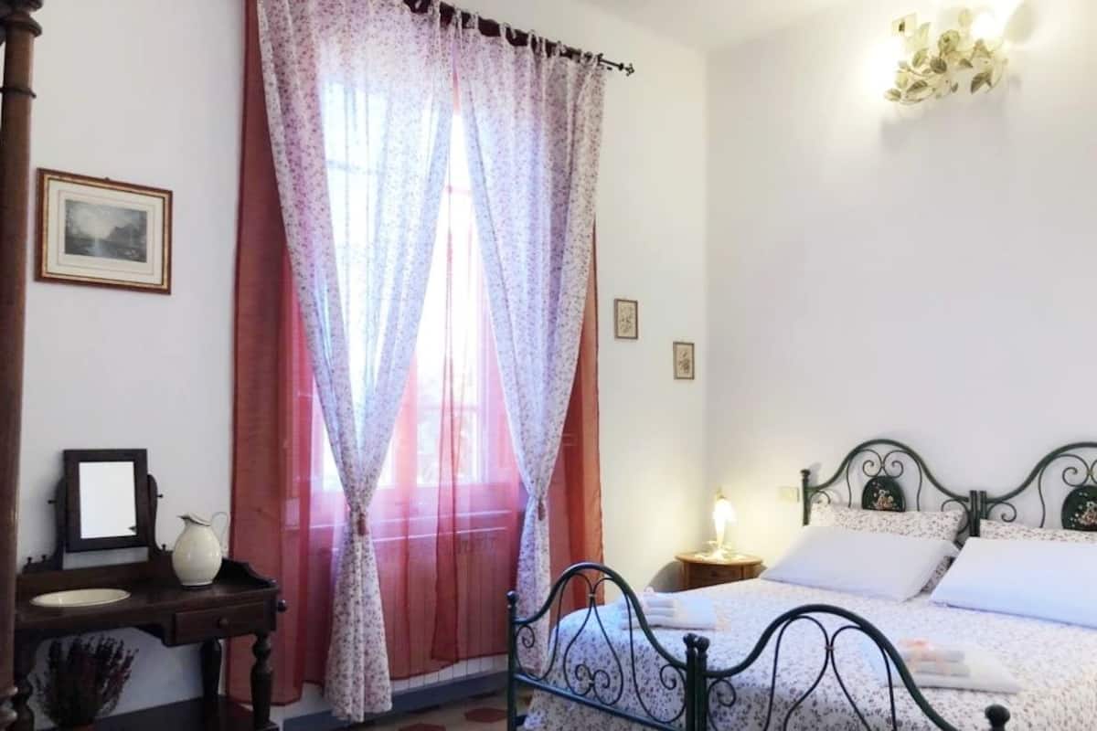 Camera Classic con letto matrimoniale o 2 letti singoli, vista giardino | Biancheria da letto di alta qualità, una scrivania, insonorizzazione